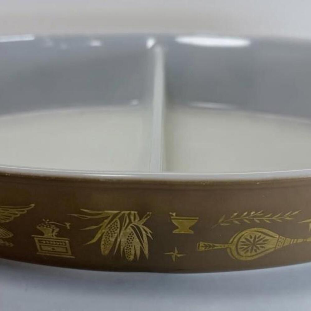 Pyrex Early American A-15 1.5 Qt Divided Casserole Gold on Brown USA 1960s